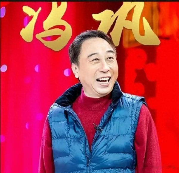 深资管 冯巩新座驾智界R7极光绿, 颜值碾压同价位, 选车眼光比说相声还绝