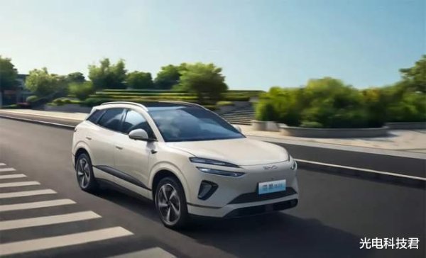 鼎牛配资 从海狮06才知道TSC爆胎稳定系统, 真的能救命, 比亚迪已经在标配